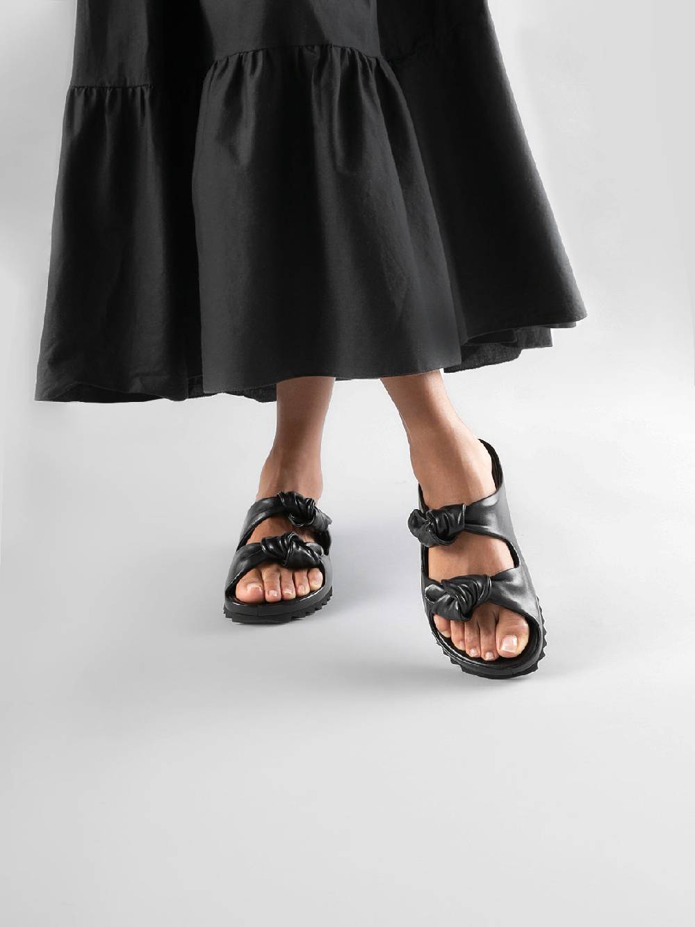 Officine Creative PELAGIE 010 Sandali in Pelle Intrecciata Nera Offerta