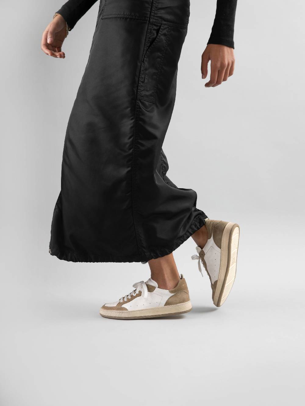 Officine Creative MAGIC 101 Sneakers in Pelle e Camoscio Bianco In Linea
