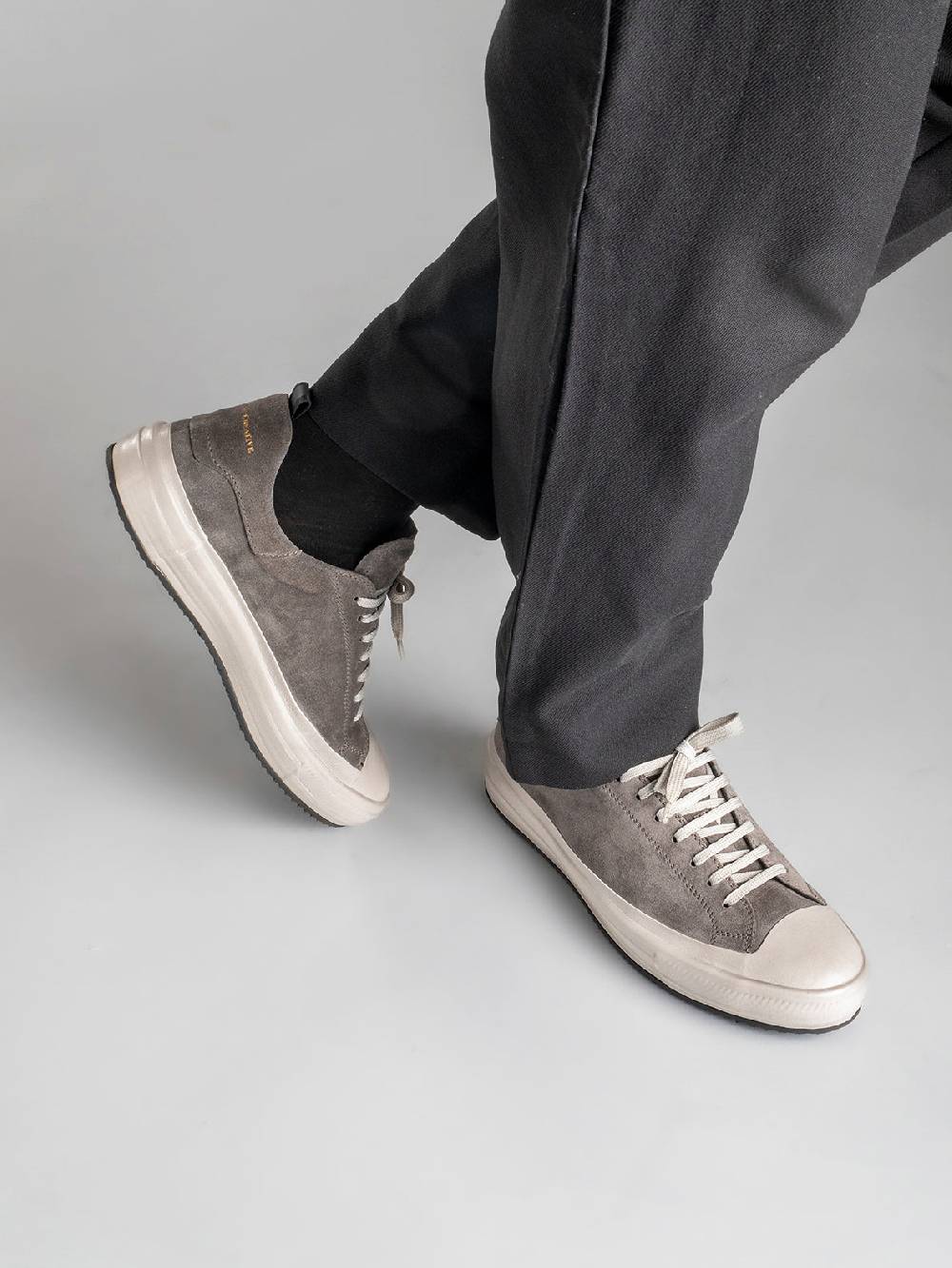 Officine Creative MES 009 Sneakers in Pelle Scamosciata Grigia Offerta San Valentino