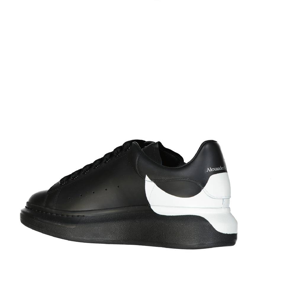 ALEXANDER MCQUEEN  Sneakers Oversize in Pelle Nera Uomo Alexander McQueen Spedizione Gratuita