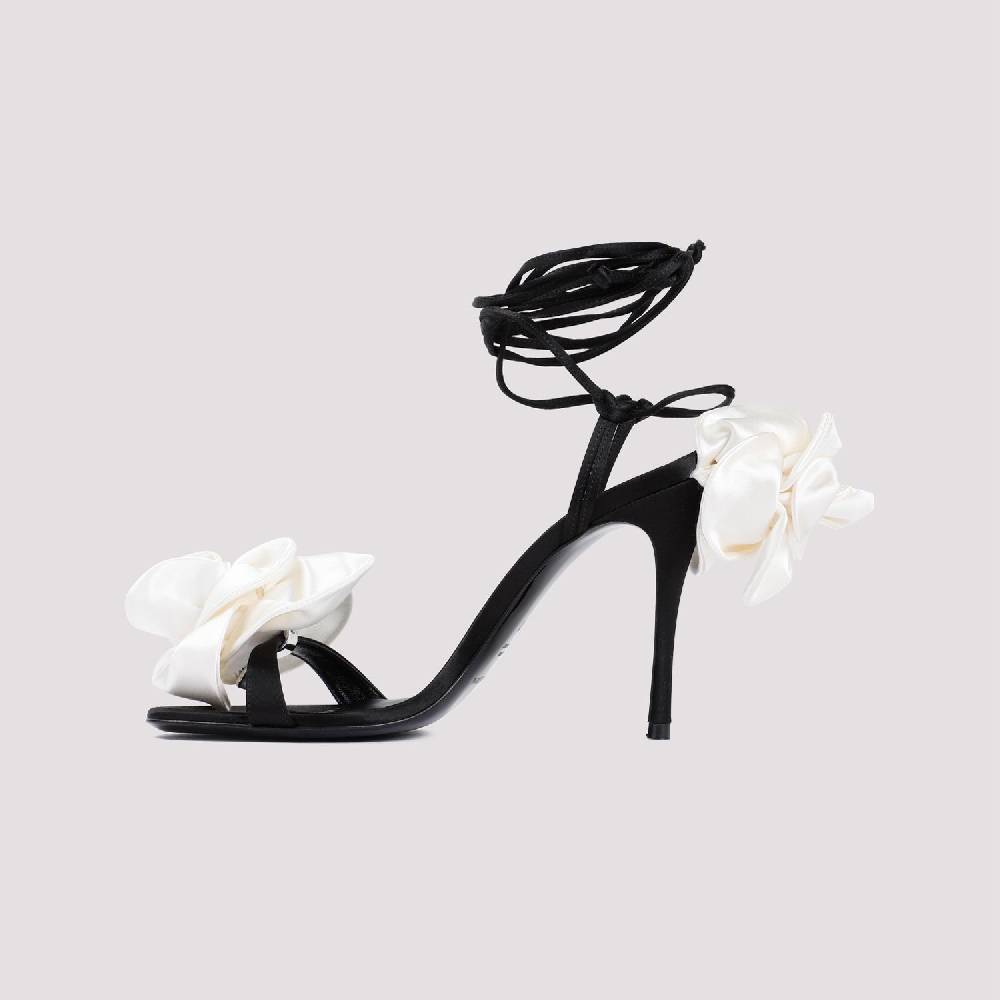 MAGDA BUTRYM  Sandali Stiletto Magda Butrym in Raso Nero con Applicazioni Floreali In Linea