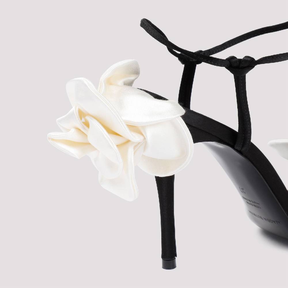 MAGDA BUTRYM  Sandali Stiletto Magda Butrym in Raso Nero con Applicazioni Floreali In Linea