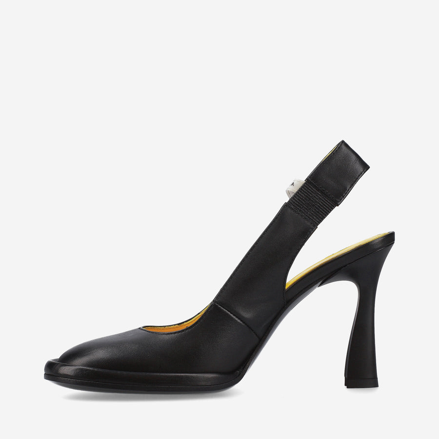 Premiata Chanel M6767A in pelle 2025