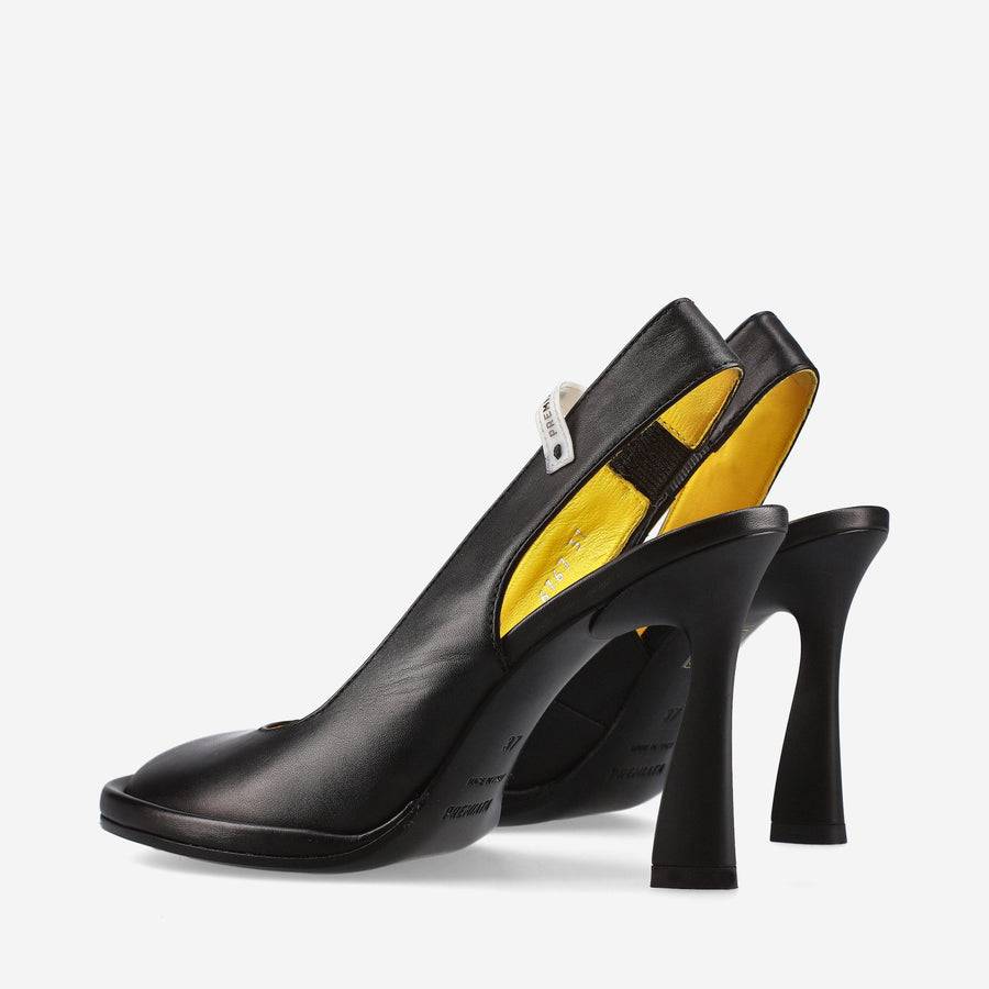 Premiata Chanel M6767A in pelle 2025