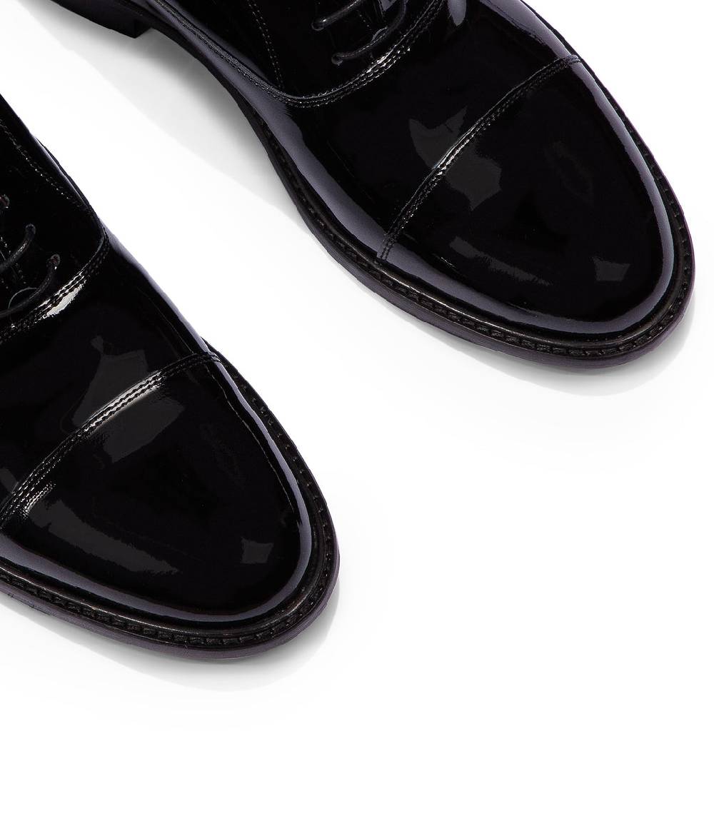 Loriblu Stringate oxford in vernice nera Pezzi Unici