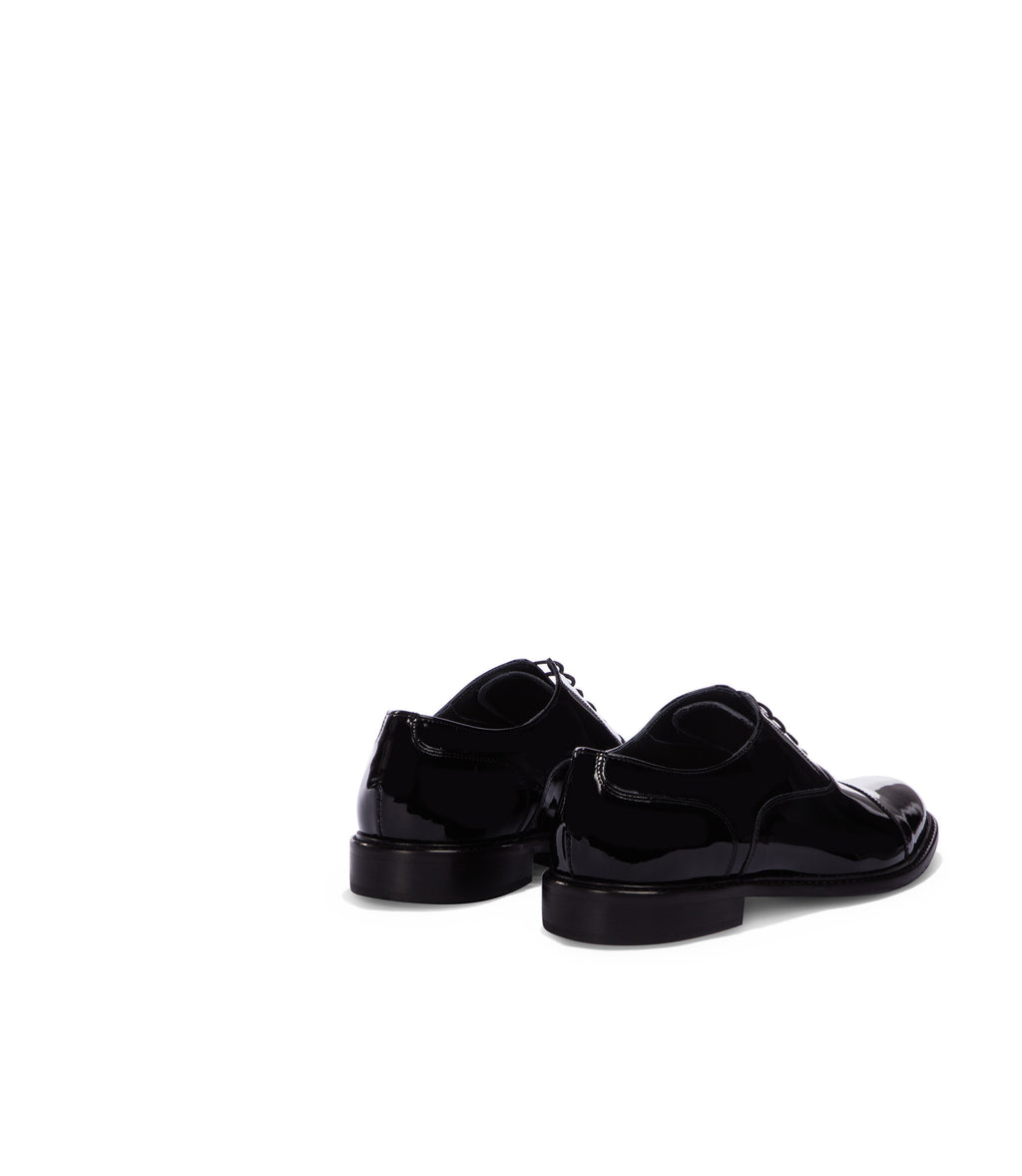 Loriblu Stringate oxford in vernice nera Pezzi Unici