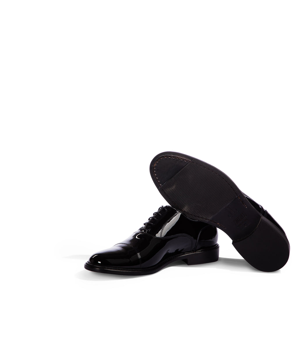 Loriblu Stringate oxford in vernice nera Pezzi Unici