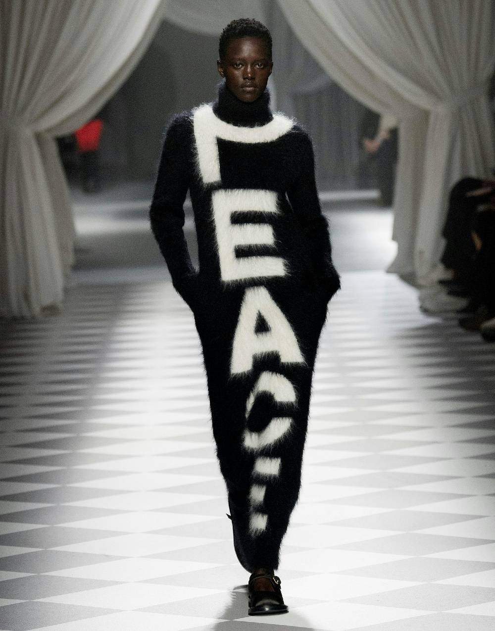 Love Moschino Abito in mohair garzato Peace Promozione Limitata