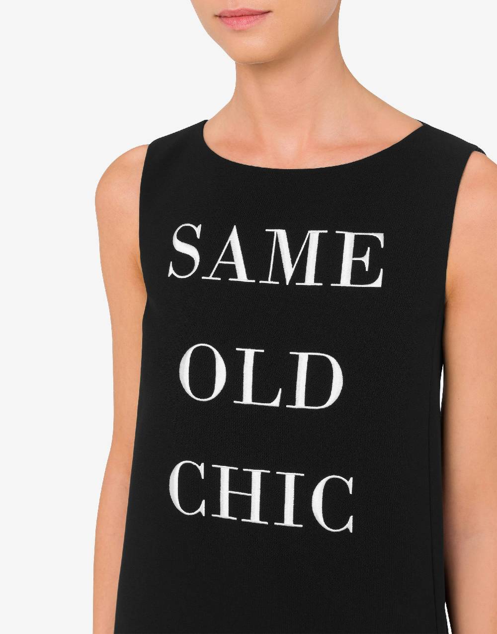 Love Moschino Abito con ricamo Same Old Chic Convenienza