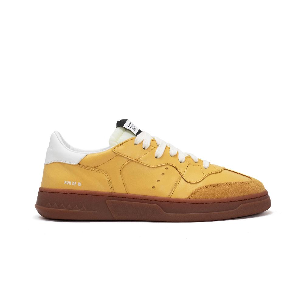 RUN OF George sneakers in pelle gialla con talloncino in pelle bianca Ultimo giorno