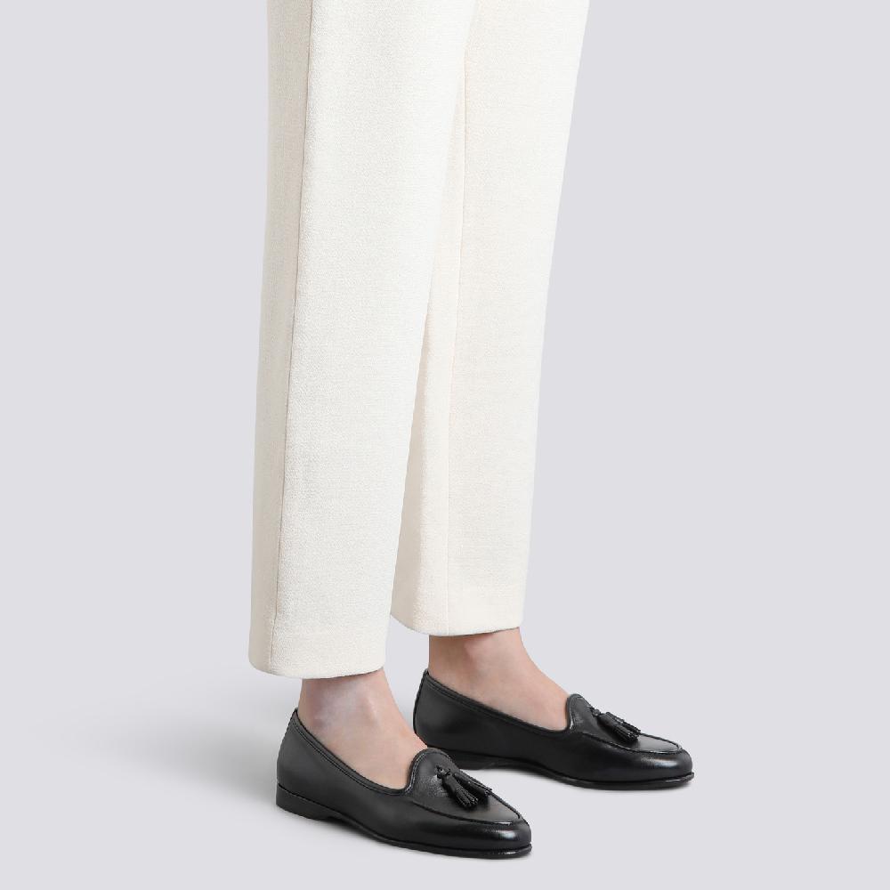 Santoni Mocassino Andrea con nappe da donna in pelle nera 2025