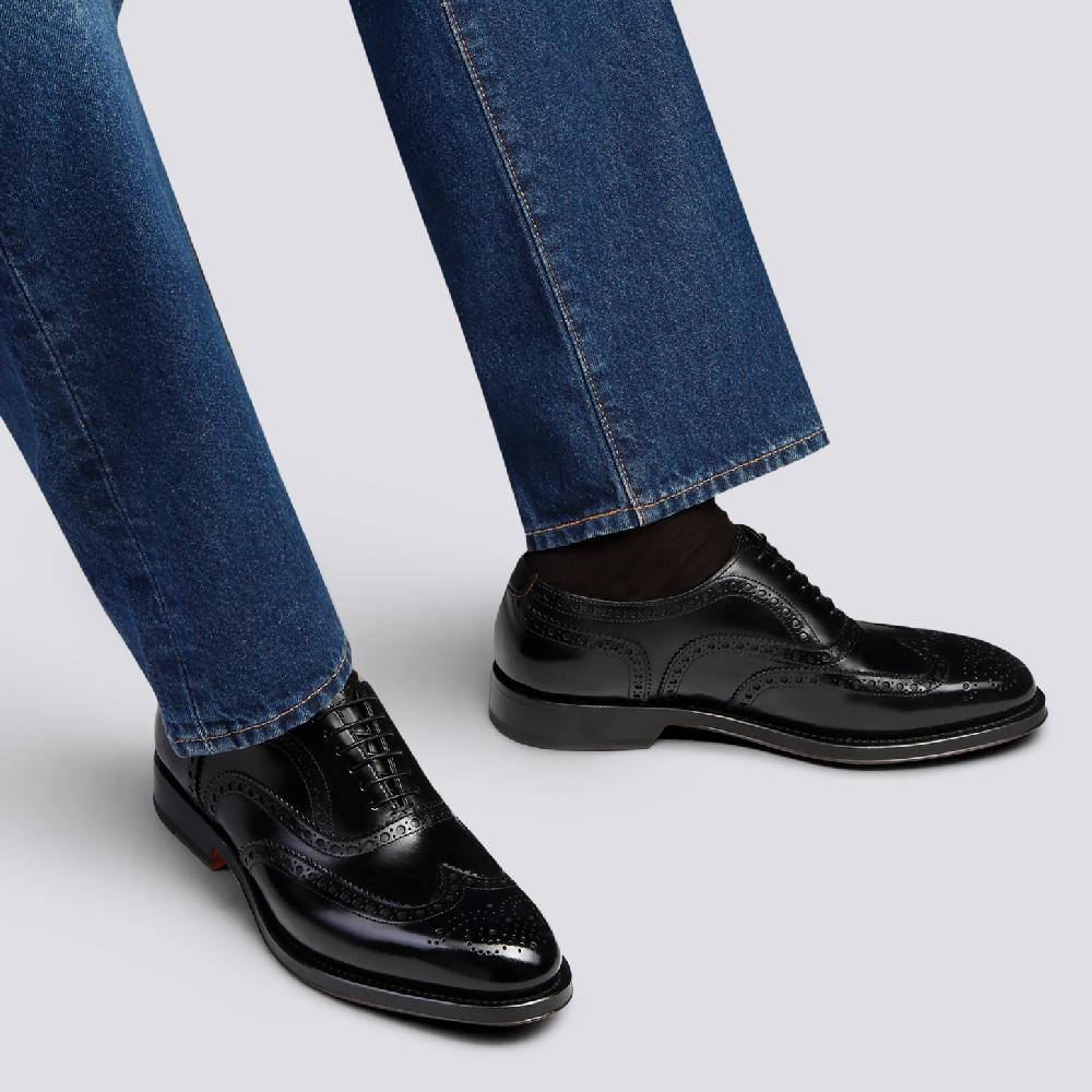 Santoni Stringata oxford brogue da uomo in pelle anticata nera Vendite Flash