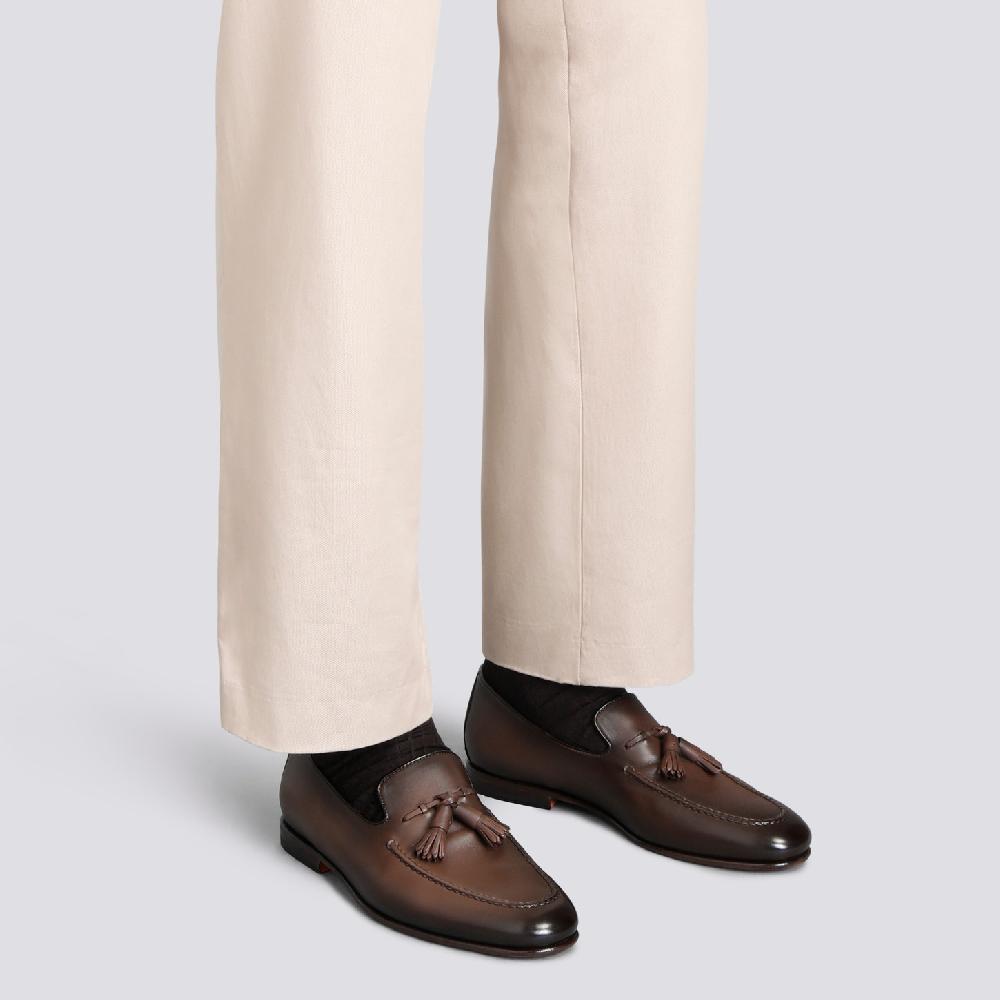 Santoni Mocassino con nappe da uomo in pelle anticata marrone In Vendita