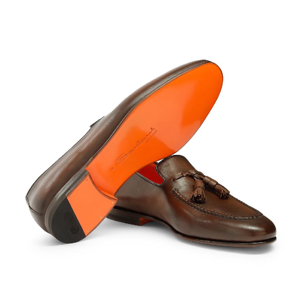 Santoni Mocassino con nappe da uomo in pelle anticata marrone In Vendita
