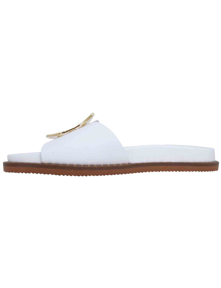 Spatarella Sandali donna flat in pelle bianca con fussbett e fibbia in oro Promozione Limitata