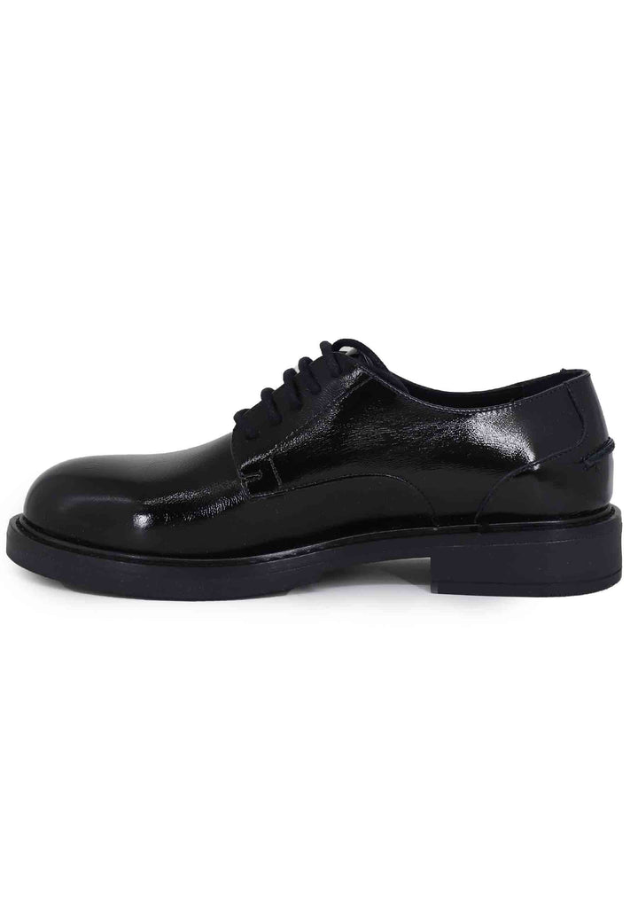 Spatarella Stringate donna in pelle naplack nero con suola in gomma e tacco basso Consegna Veloce