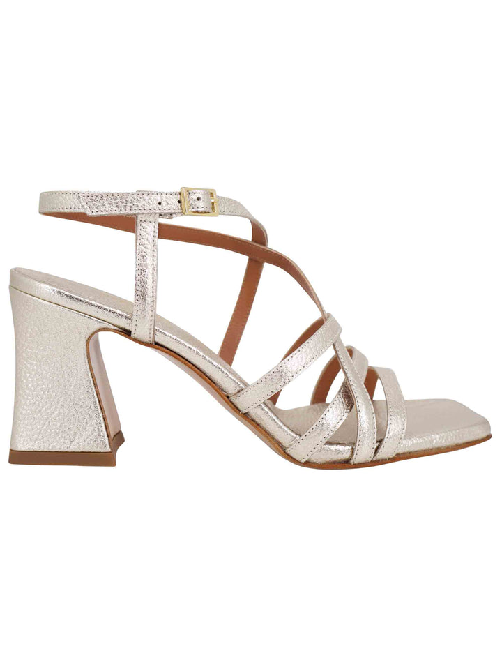 Spatarella Sandali slingback donna in pelle laminata platino con tacco alto e punta quadra Sottocosto