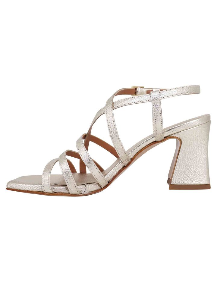 Spatarella Sandali slingback donna in pelle laminata platino con tacco alto e punta quadra Sottocosto