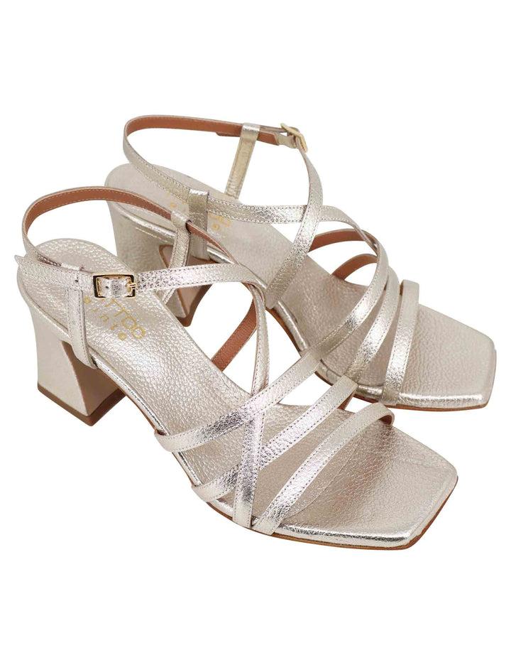 Spatarella Sandali slingback donna in pelle laminata platino con tacco alto e punta quadra Sottocosto