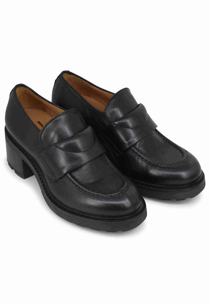 Spatarella Mocassini donna in pelle nera con suola carrarmato Liquidazione