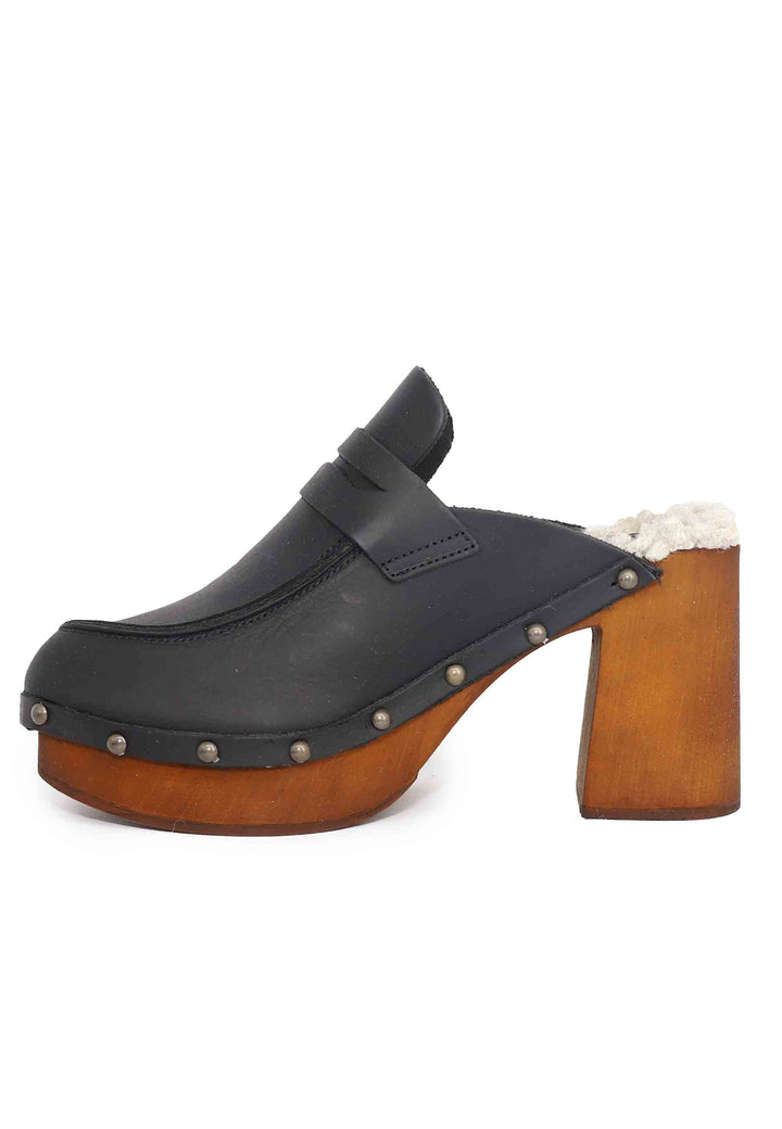 Spatarella Zoccoli donna in pelle nera con sottopiede in eco fur e tacco alto Officina
