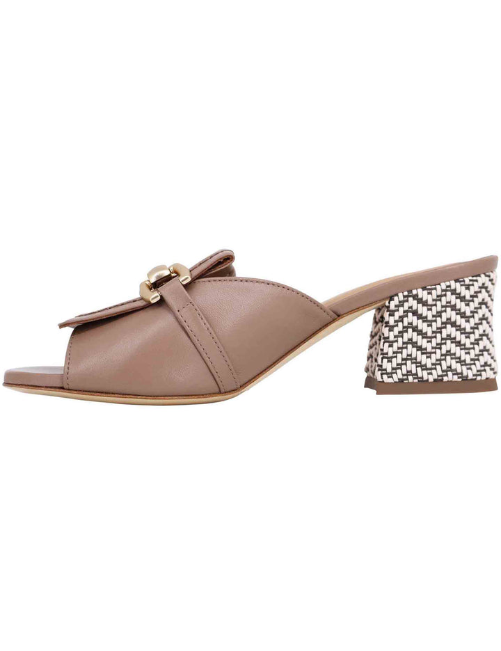 Spatarella Sandali donna in pelle taupe con morsetto in oro In Saldo