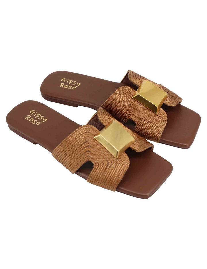 Spatarella Sandali flat donna in tessuto cuoio con borchia in oro e punta quadra Esporta salva