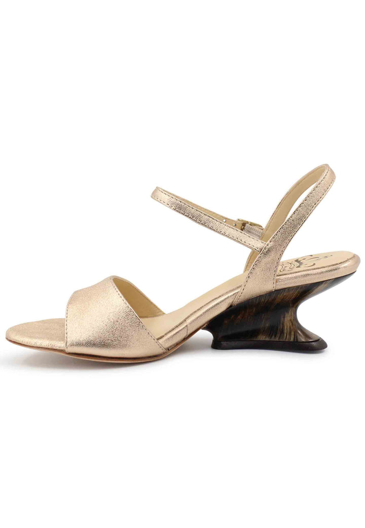 Spatarella Sandali donna in pelle laminata nude con zeppa bassa Officina