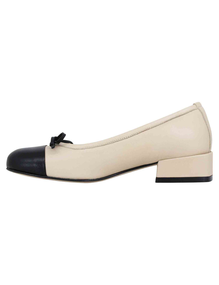 Spatarella Ballerine donna in pelle beige con puntale e fiocco nero Latest stili