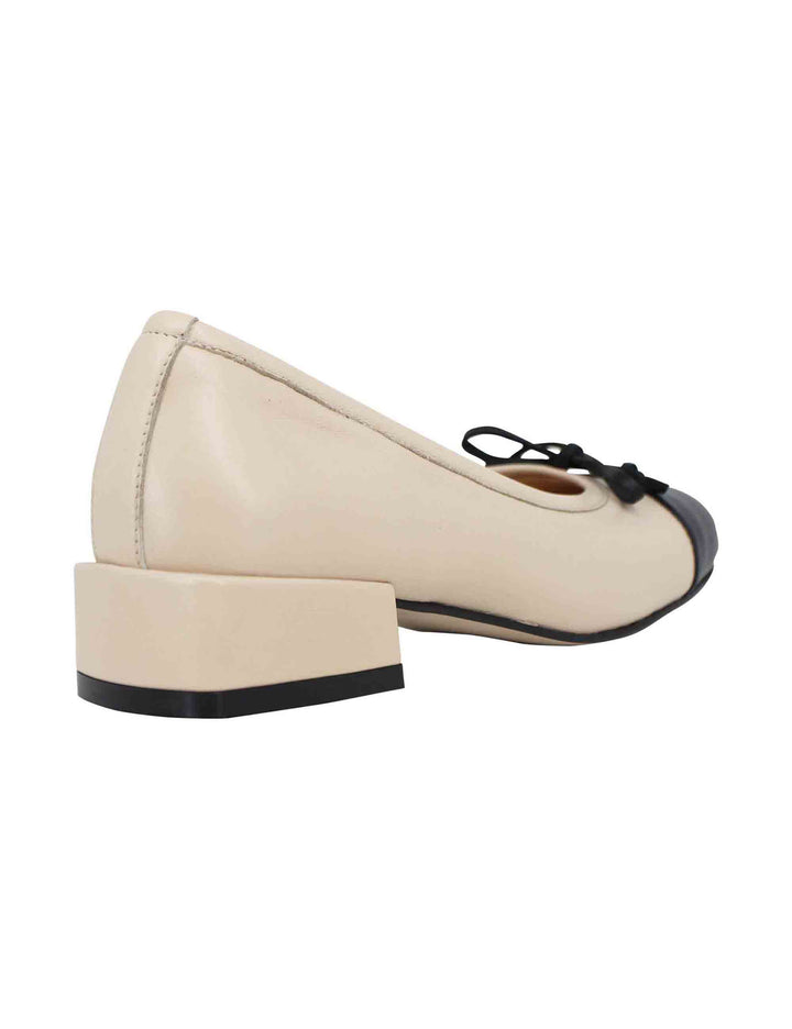 Spatarella Ballerine donna in pelle beige con puntale e fiocco nero Latest stili