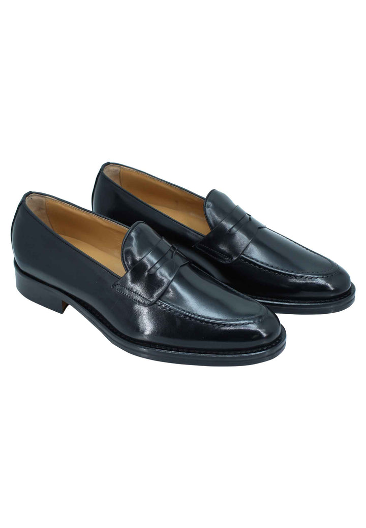 Spatarella Mocassini uomo in pelle nera con punta affusolata e suola in cuoio Fino al 60% di sconto
