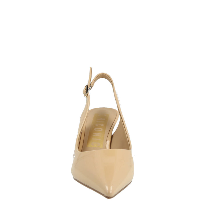 Uma Parker Chanel in Vernice Nude Moda