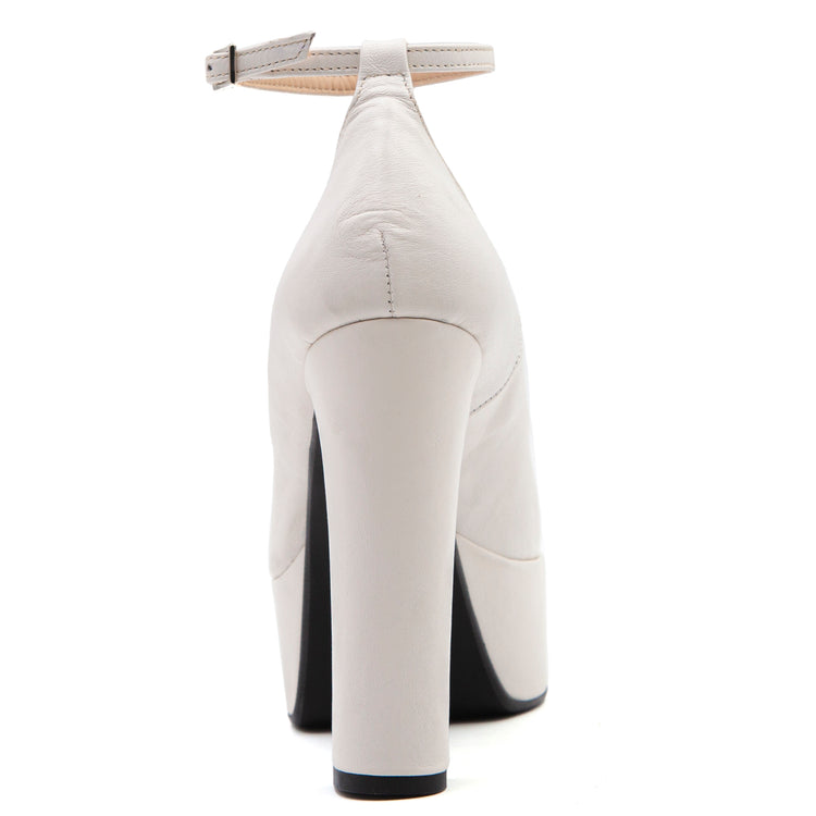 Unlace LOLITA In Linea