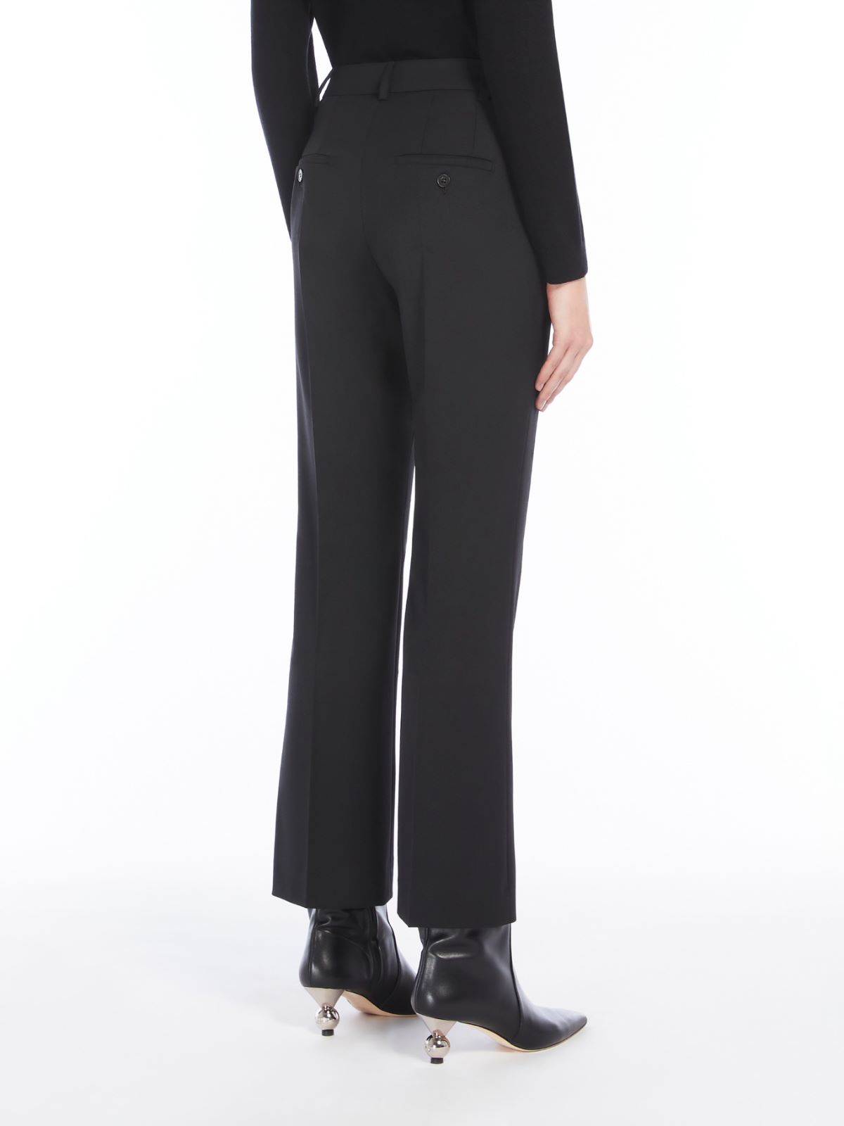 Weekend Pantalone dritto in lana tecnica Novità