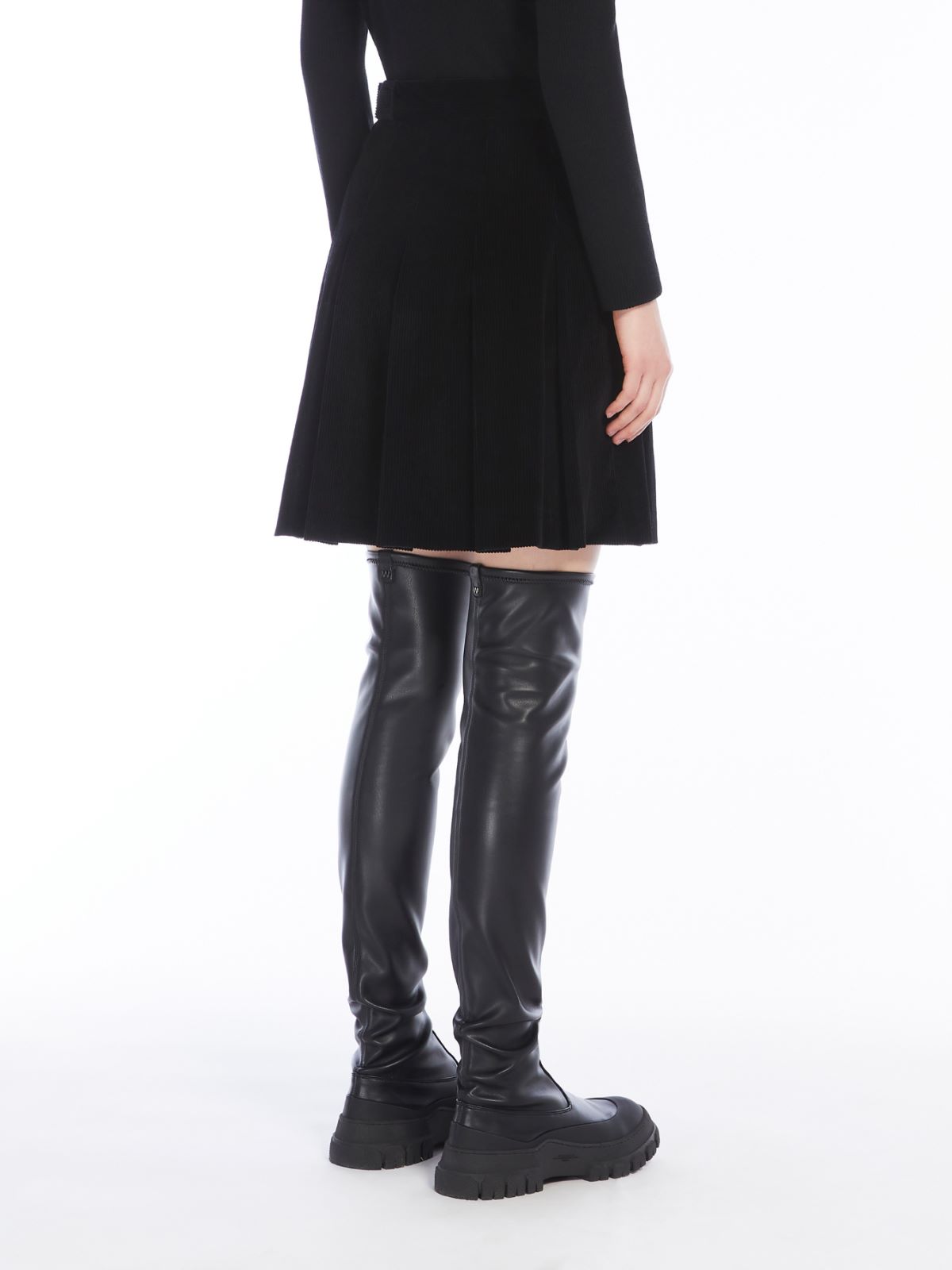 Weekend Minigonna a pieghe in velluto 50% di sconto con spedizione gratuita