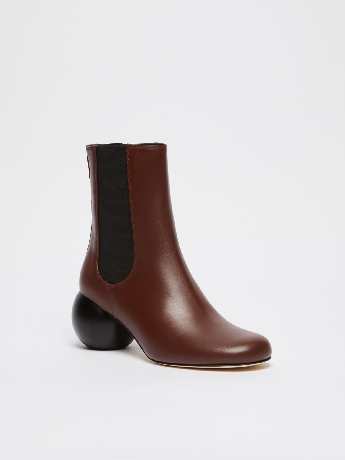Weekend Chelsea boot con maxi boule Moda
