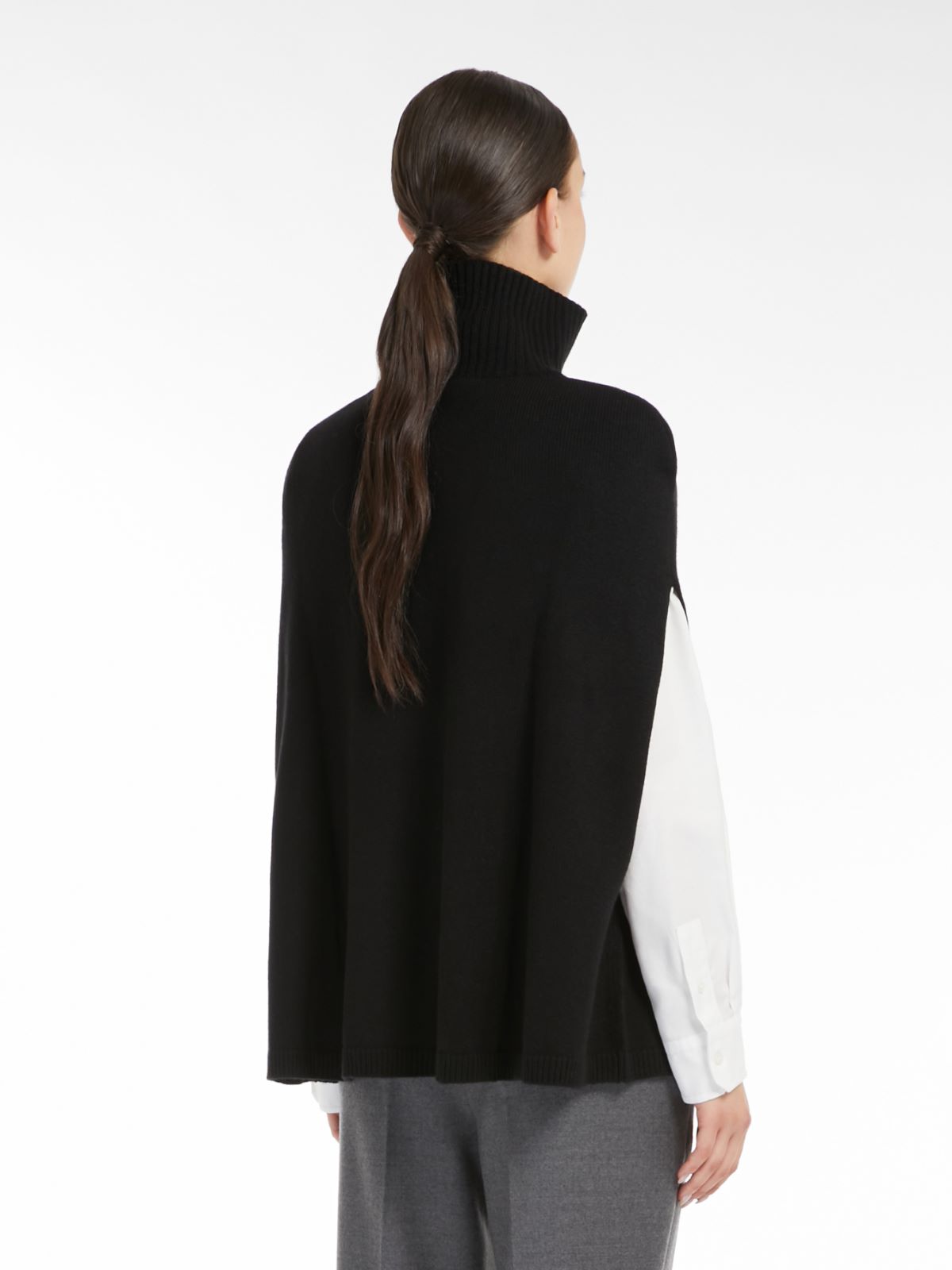 Weekend Poncho dolcevita in cachemire Saldi