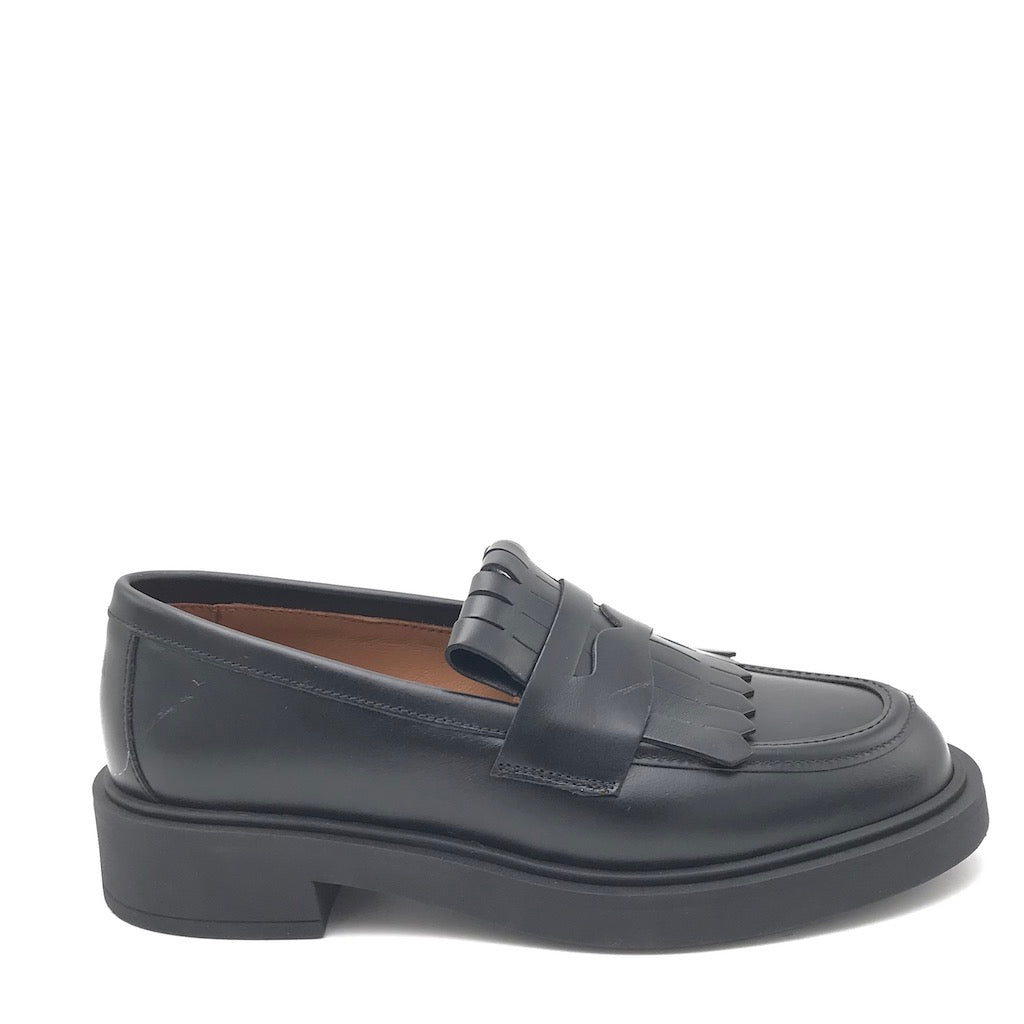 Zulian Calzature Mocassino college frangia in pelle nera Moda